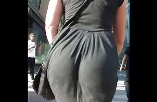 Fragile Brünette auf ...